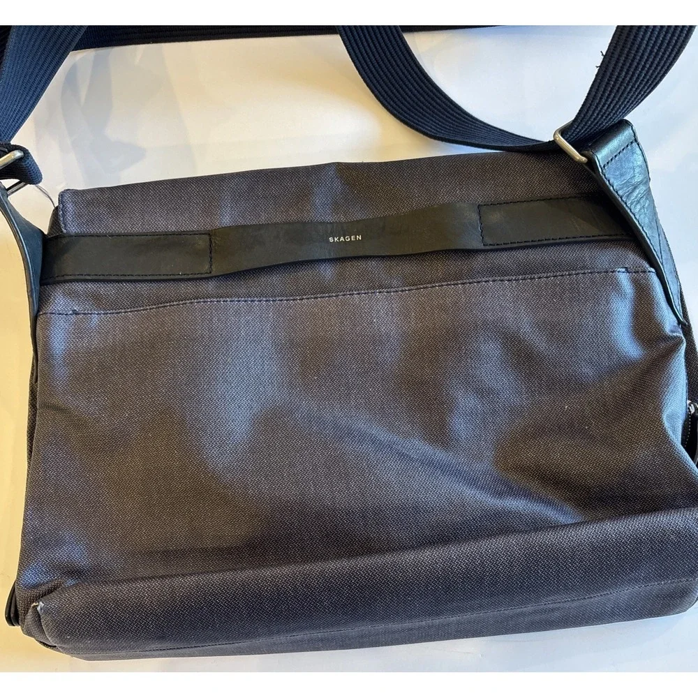Skagen Eric Messenger Bag Heathered Navy Nylon Leather Trim Large Zippers